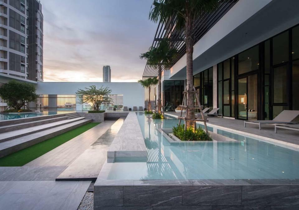 Aeras - The Ultimate Beachfront Experience Джомтиен Бийч Екстериор снимка