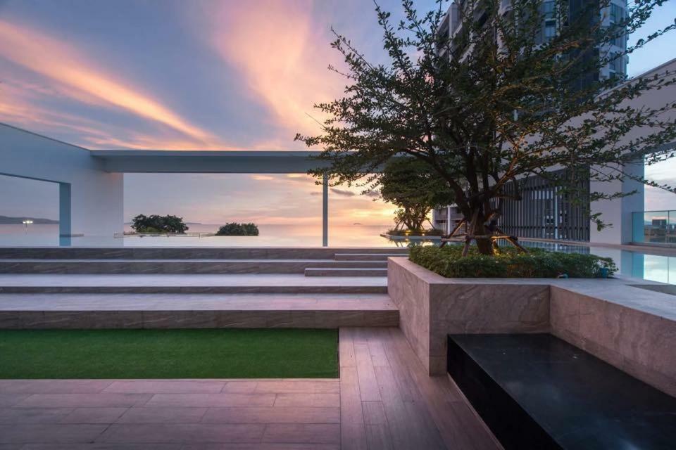 Aeras - The Ultimate Beachfront Experience Джомтиен Бийч Екстериор снимка