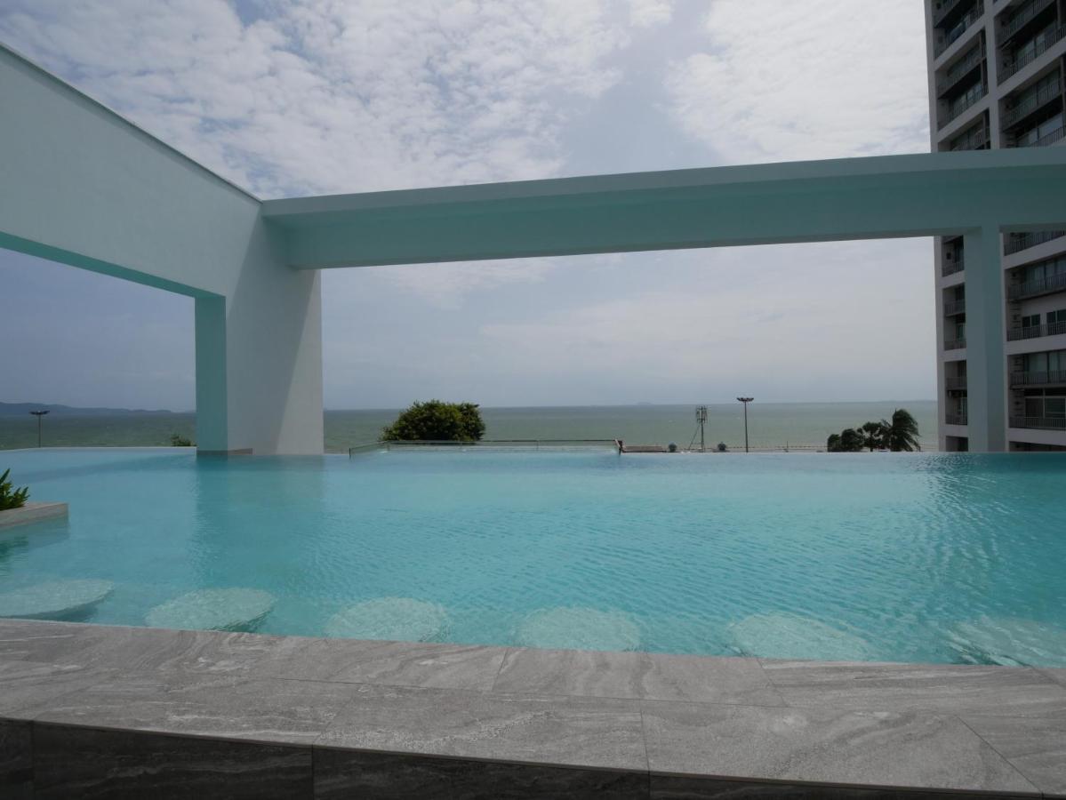 Aeras - The Ultimate Beachfront Experience Джомтиен Бийч Екстериор снимка